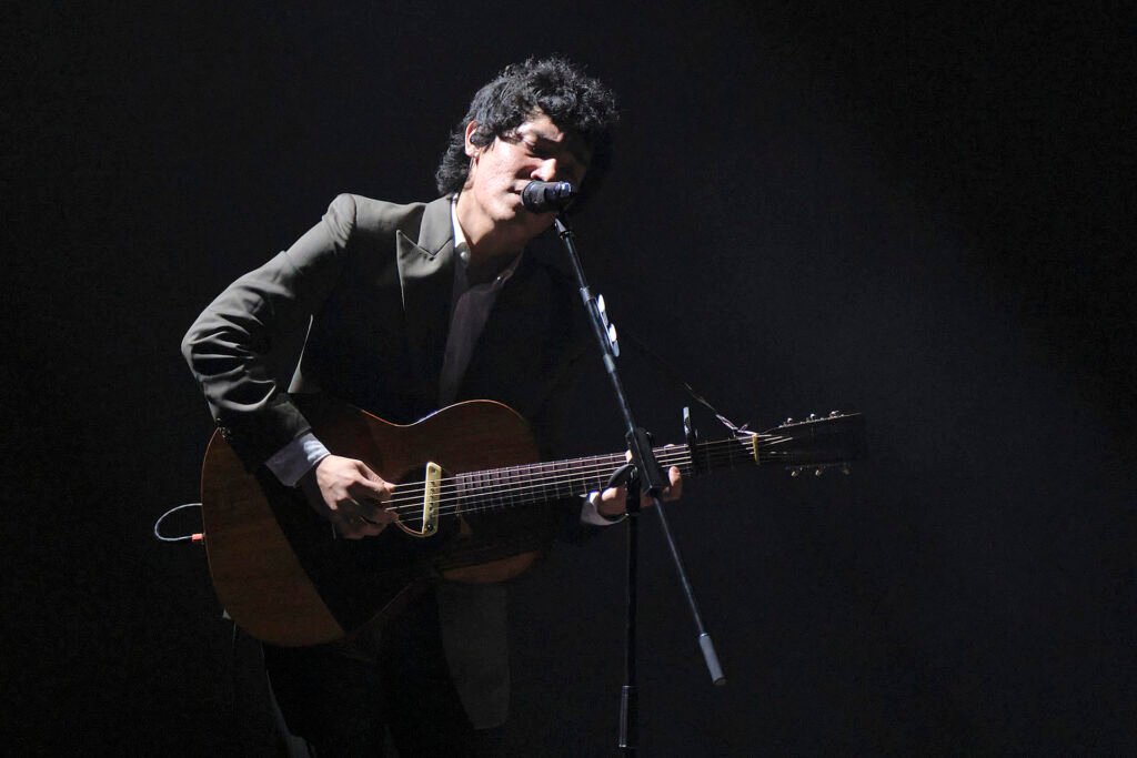 Folk ed maverick: la música que hago está en mis destellos más vulnerables, pero no soy eso